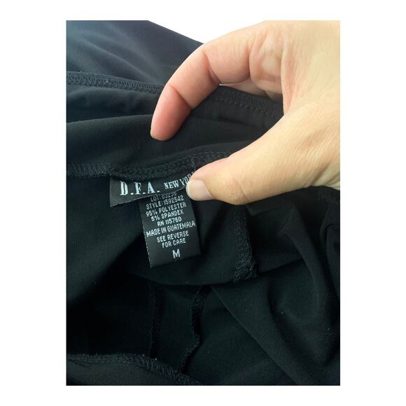 D.F.A. New York knee length skirt pull on medium - Picture 4 of 5